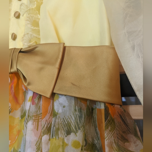 Vintage, floral, long sleeved, maxi dress with ruffle and bow details - Picture 2 of 13